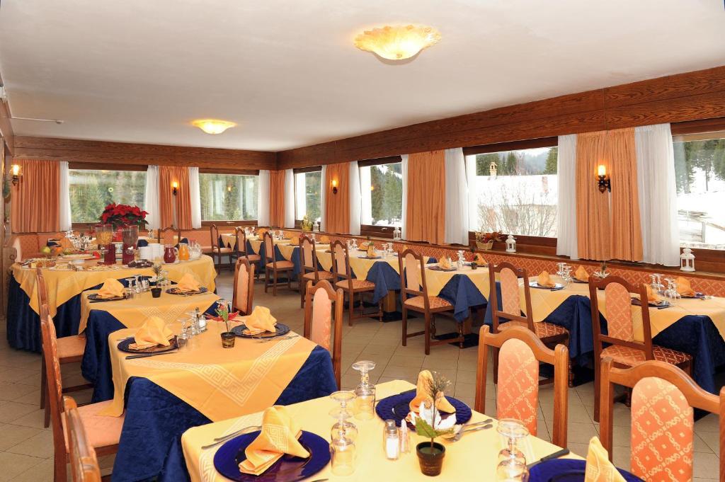 מואנה Hotel Bucaneve מראה חיצוני תמונה